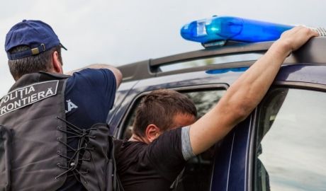 Un moldovean a fost prins în timp ce încerca să treacă ilegal râul Prut. Foto: border.gov.md