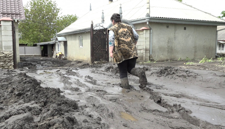 Из-за дождей некоторые домохозяйства в Гиндештах серьезно пострадали.