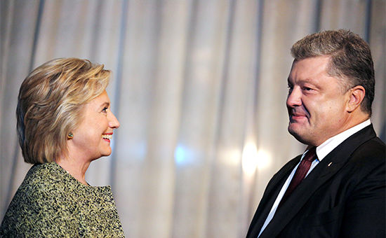 Порошенко «проинформировал Хиллари Клинтон» о ситуации в Донбассе.