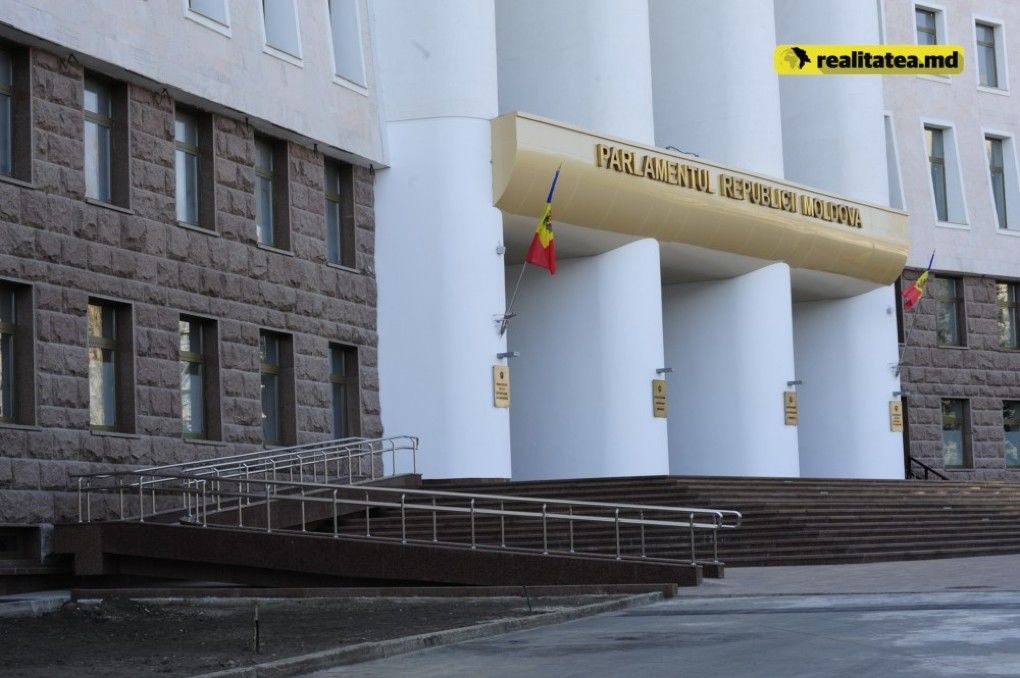 В минувшем году парламент получил в свой адрес более 3700 петиций.