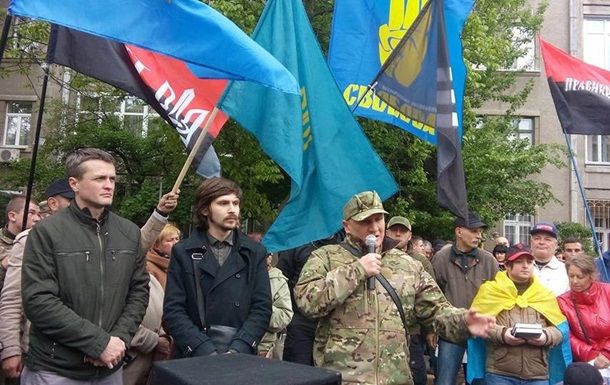 В Киеве под зданием МВД радикалы требуют отставки Авакова.