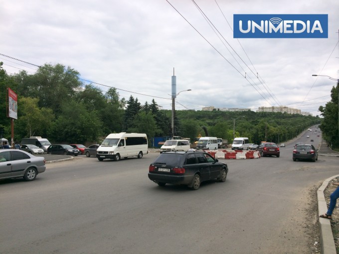Во второй половине дня на пересечении улиц Алеку Руссо и Димо отключили светофоры.