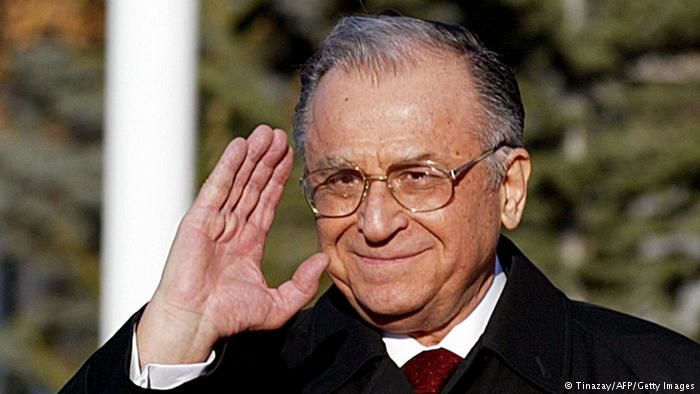В период с 2000 по 2004 годы Ион Илиеску занимал пост президента Румынии.