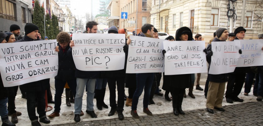 Maia Sandu este susținută de oameni care își permit aparat foto de 100 de mii de lei.