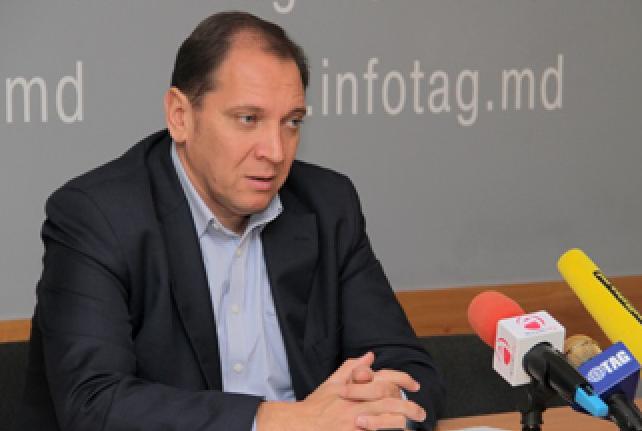 Consilierul municipal, Oleg Cernei, a fost exclus din fracţiunea Partidului Liberal din Consiliul Municipal Chişinău.