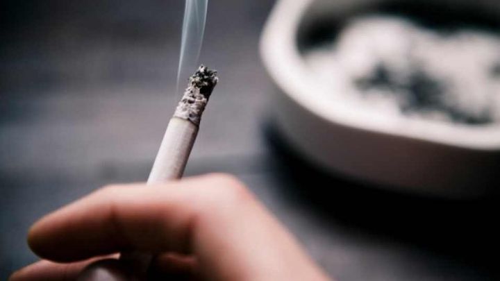 Curtea Supremă din Austria i-a interzis unui bărbat să mai fumeze pe balcon sau cu ferestrele deschise. Foto: onlinereport.ro