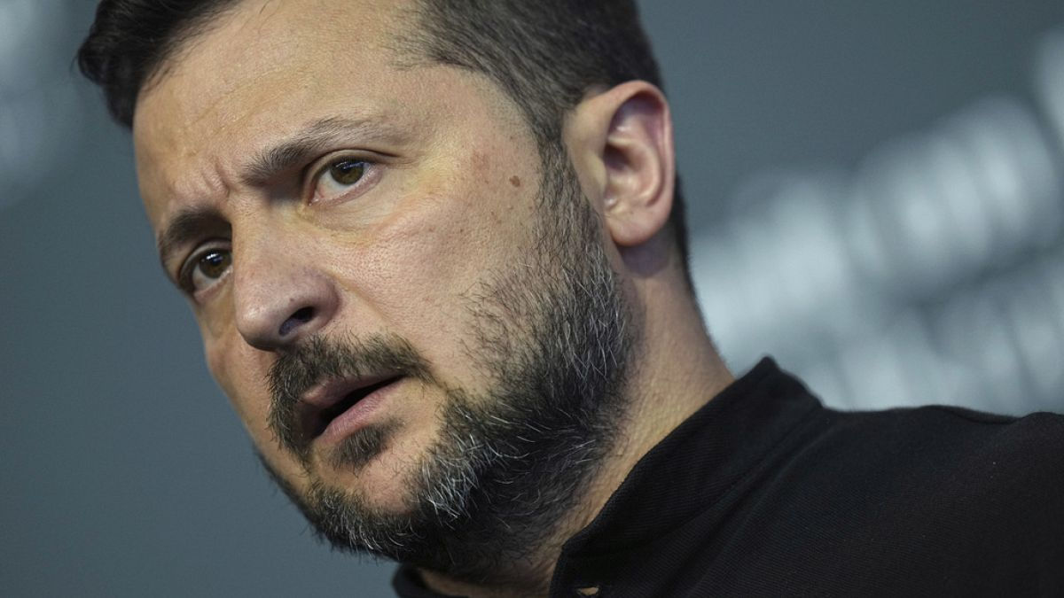 Зеленский подписал закон о применении английского языка в Украине.