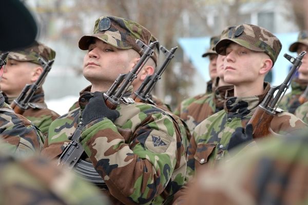Peste 180 de soldaţi au depus jurământul militar la Chişinău şi Cahul.