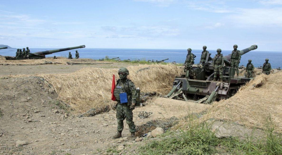 На Тайване военные обнаружили обломки китайского аэростата.