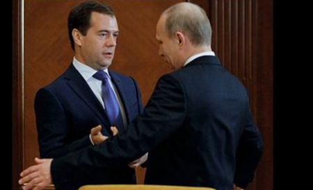 În 2012, Putin a revenit la Kremlin şi l-a numit pe Medvedev premier. 