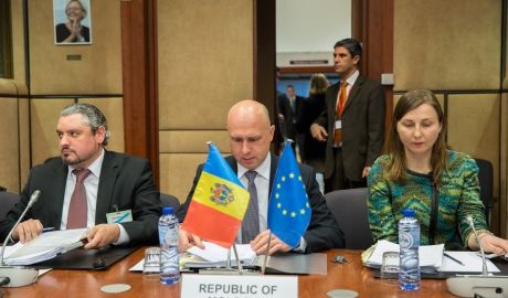 Filip a fost strâns cu uşa în Parlamentul European. Foto: gov.md