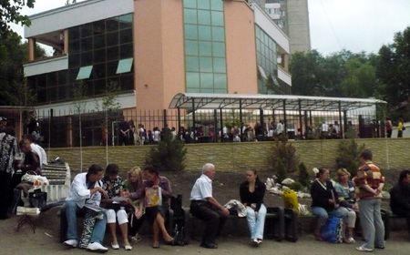 Чтобы проследить в режиме on-line за происходящим в отделениях учета населения и регистрации транспорта, откройте web-страницу www.registru.md  