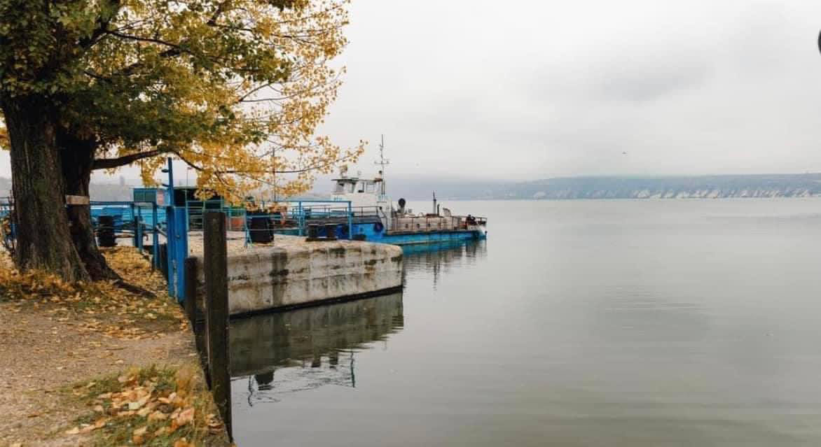 Работа парома в селе Моловата была приостановлена из-за сильного тумана.