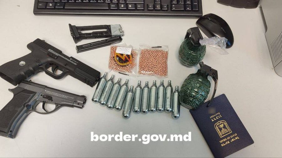 Гражданин Израиля попытался незаконно вывезти оружие из Молдовы.