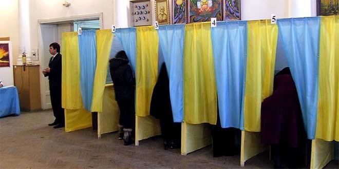 Посол призвал обладателей украинских паспортов участвовать в выборах, которые он называет ключевыми для будущего Украины.  Фото: 112.ua