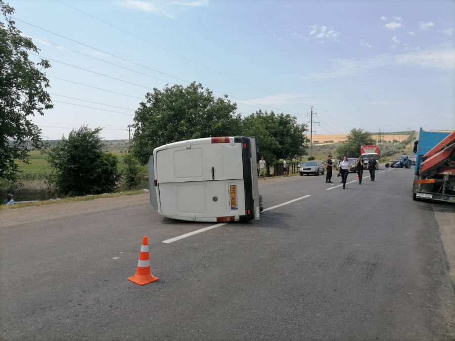 Во Флорештском районе маршрутка попала в ДТП, пострадали трое человек.
