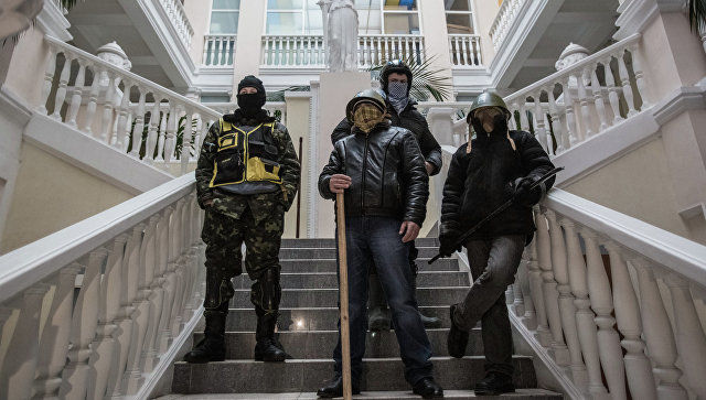 Почти половина украинцев готова выйти на акции протеста, показал опрос.
