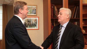 Voronin i-a spus lui Fule că anul 2014 a început cu atacuri la adresa presei libere. “Regimul aflat la guvernare face tot posibilul să închidă gura jurnaliștilor”.