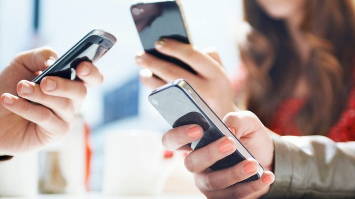 Murdăria de pe telefon poate releva aspecte importante ale vieţii personale. Foto: pmtecapps.com.br