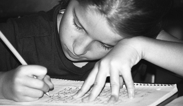 40% au declarat că, pentru a scrie corect cuvintele, atunci când le tastează, se bazează pe textul predictiv, iar 25% afirmă că folosesc mereu abrevieri specifice.