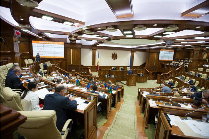 Парламентарии идут на отдых.