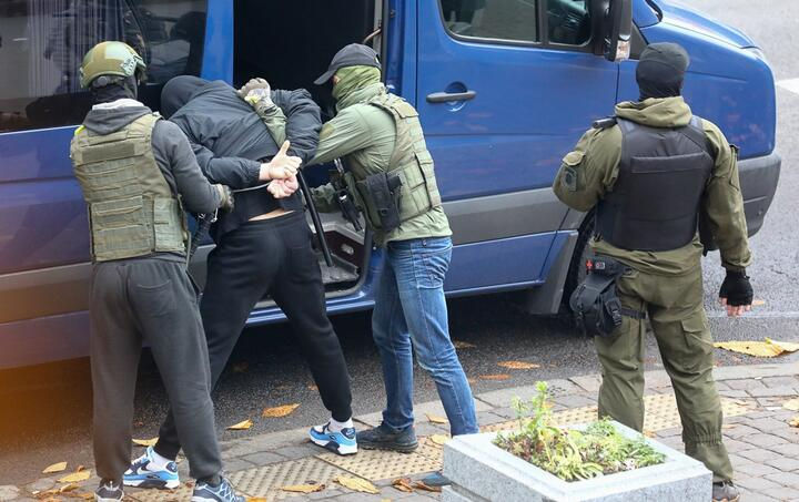 В Беларуси прошли массовые рейды против экс-политзаключенных и родных нынешних.