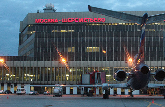Грозовой разряд задел локатор, но не нанес лайнеру серьезного вреда.
