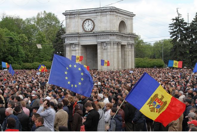 Peste 40 de mii de persoane au ieşit duminică, 3 mai, la un miting de protest în centrul capitalei.