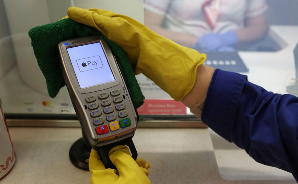 Apple Pay и Google Pay не будут работать для карт подсанкционных банков РФ.