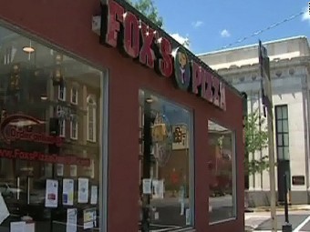 Группа подростков ограбила пиццерию в Питтсбурге, штат Пенсильвания, выдав происходящее за съемки телепередачи. Фото: cnn.com