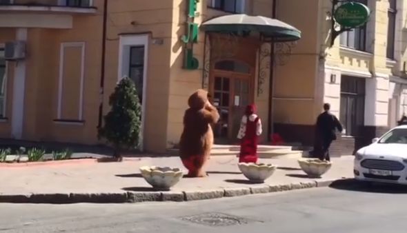 Одесситы переодеваются в животных, чтобы гулять во время карантина.
