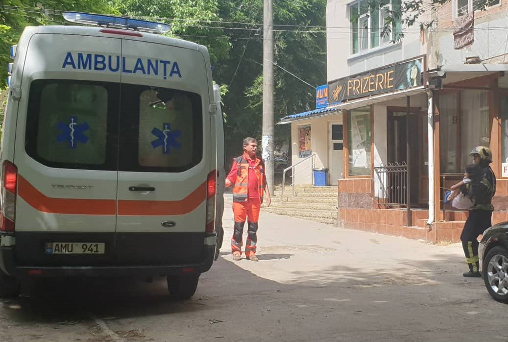 Пожарные спасли ребенка из огня на Рышкановке.