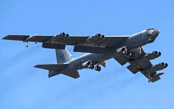 США перебросят к границам РФ бомбардировщики В-52.