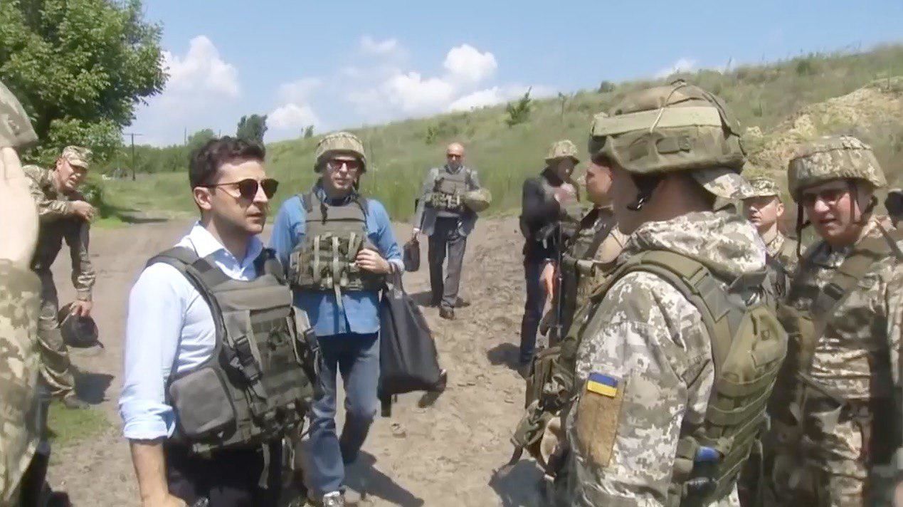 Появилось видео инспекции Зеленского на передовой.