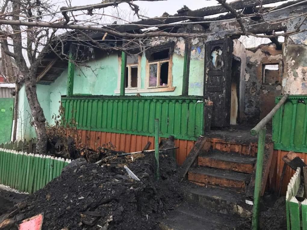 Imagini sfâșietoare cu locuința din satul Fundul Galbenei, mistuită de un incendiu acum două zile. 