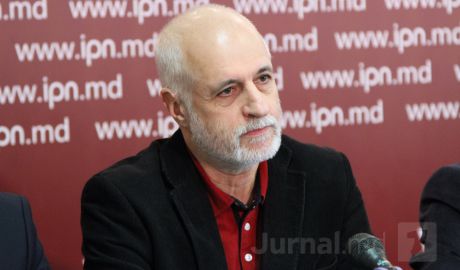 Политический аналитик Валентин Долганюк.