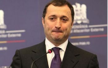 În acelaşi timp Filat spune că doreşte ca noua constituţie să ofere garanţii Guvernului