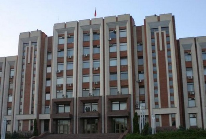 Pentru aprobarea în prima lectură a proiectului de lege „constituțională” erau necesare 29 de voturi.