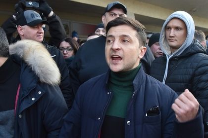 Страны ЕС обеспокоены возможной победой во втором туре президентских выборов на Украине Владимира Зеленского. 