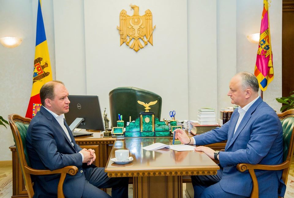 Президент провел встречу с мэром Кишинева.