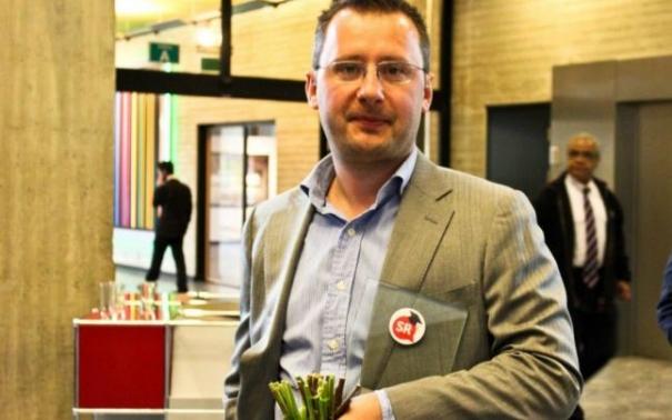 Moldoveanul Viorel Roşcovan are 32 de ani şi predă macroeconomia la Universitatea “Erasmus” din Olanda. Prelegerile lui sînt audiate de 600 de studenţi. 