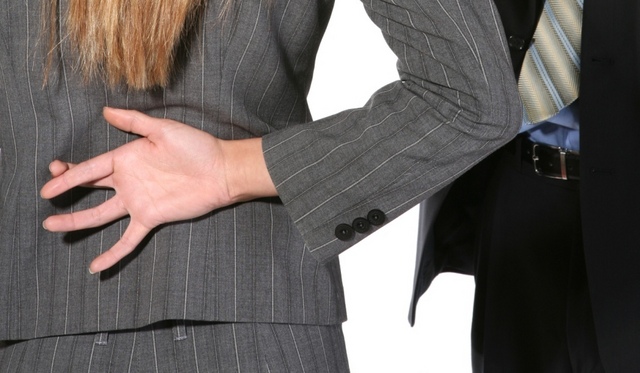 Oamenii care sunt prea încrezători văd adevărul acolo unde el nu există