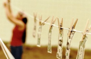 Старинная русская пословица гласит «Когда кошелек легок – на душе тяжело». 