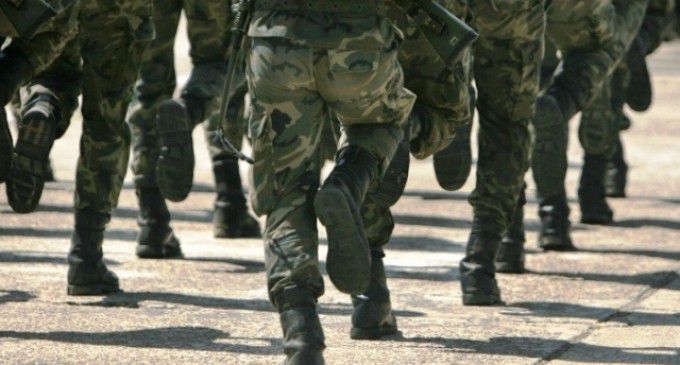 Doi carabinieri de 20 de ani s-au întoxicat, duminică, cu o substanţă necunoscută, chiar în timpul când făceau gardă la ambasada României din Chişinău.