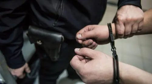 Житель Кишинева получил 3 года лишения свободы за жестокое обращение с женой и детьми.