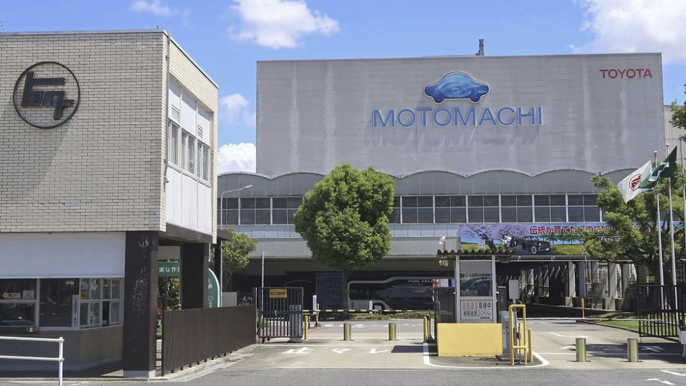 Toyota остановила производство на всех заводах в Японии.