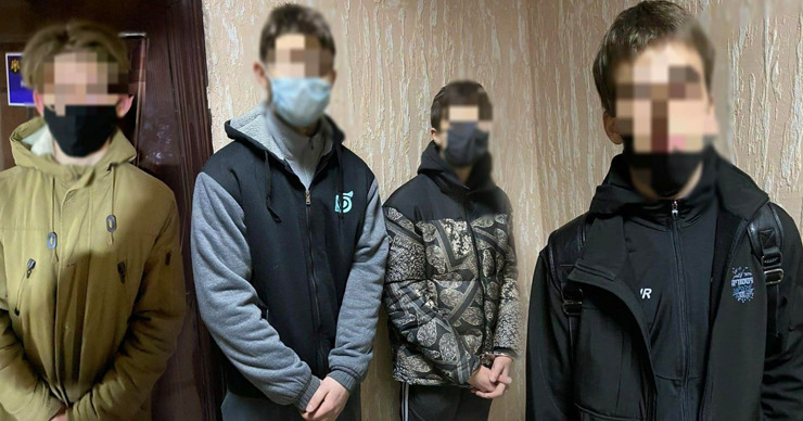 Четверо грабителей, напавших на мужчину на столичной улице, задержаны. Фото: Point.md.