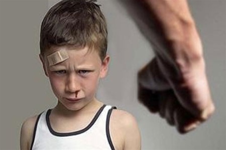В последние годы число избитых родителями подростков увеличилось почти на 14%. Фото: vmo39.spb.ru.