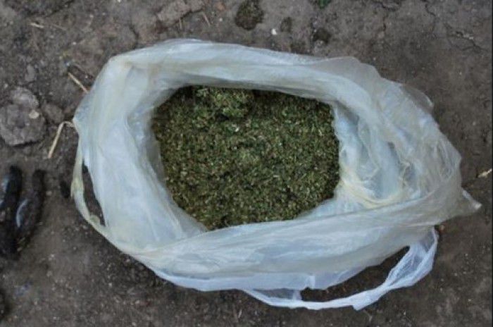 O grupare criminală care comercializa substanţe narcotice şi psihotrope pe teritoriul capitalei a fost destructurată și reținută de oamenii legii.