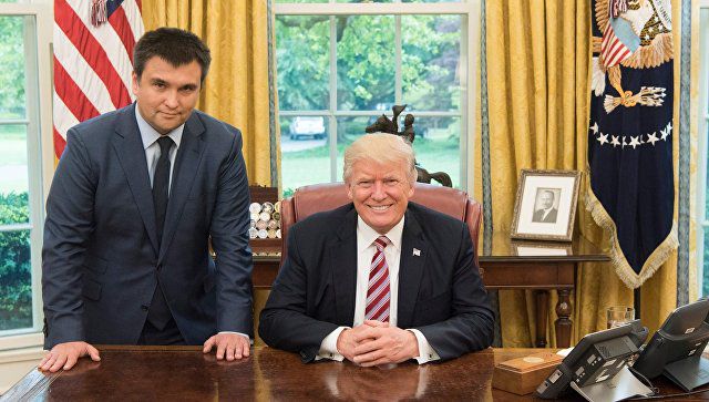 Президент США Дональд Трамп принял главу украинского МИД Павла Климкина в Белом доме.